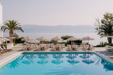 Pool Bar