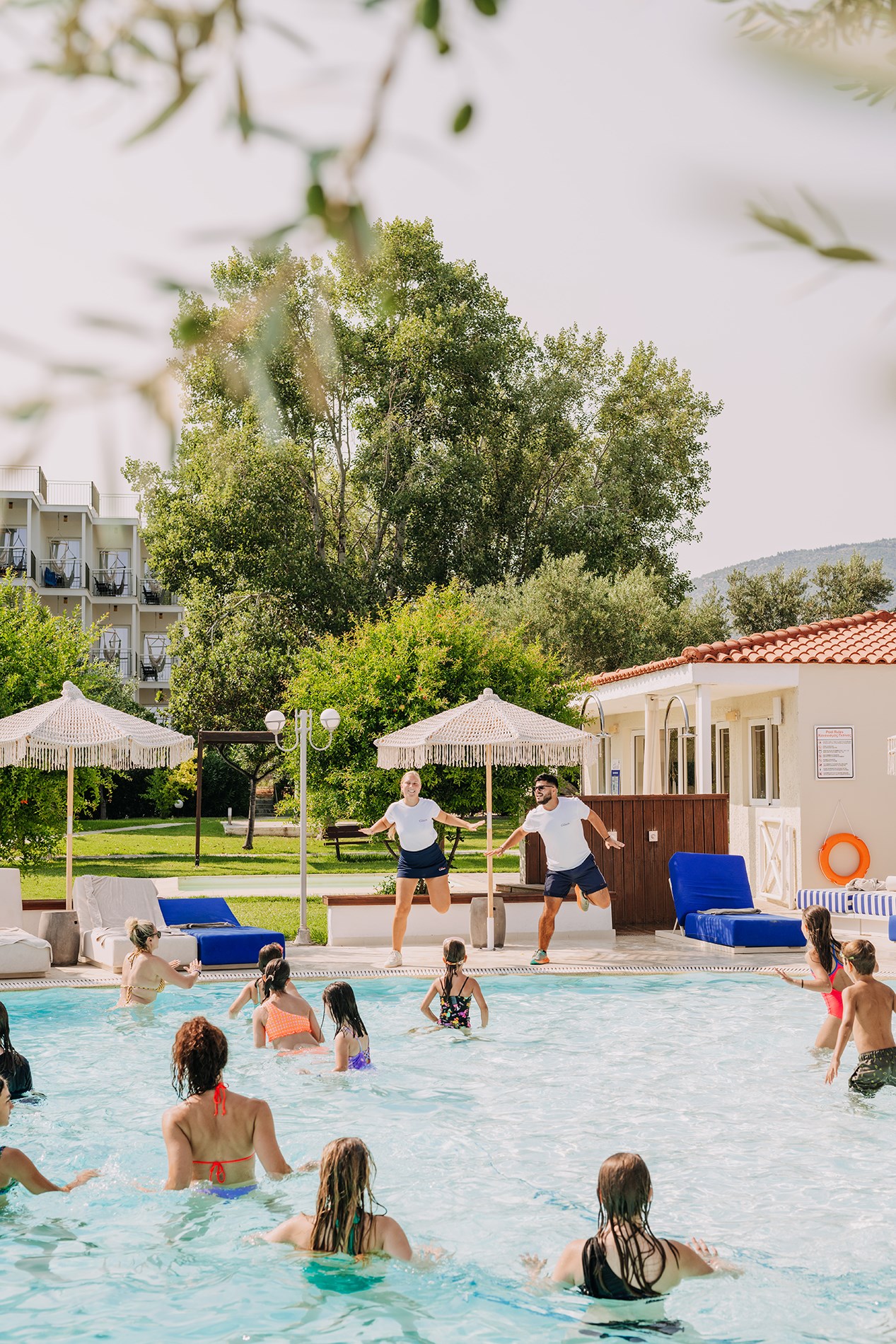 brownbeacheviaislandguestsatpool