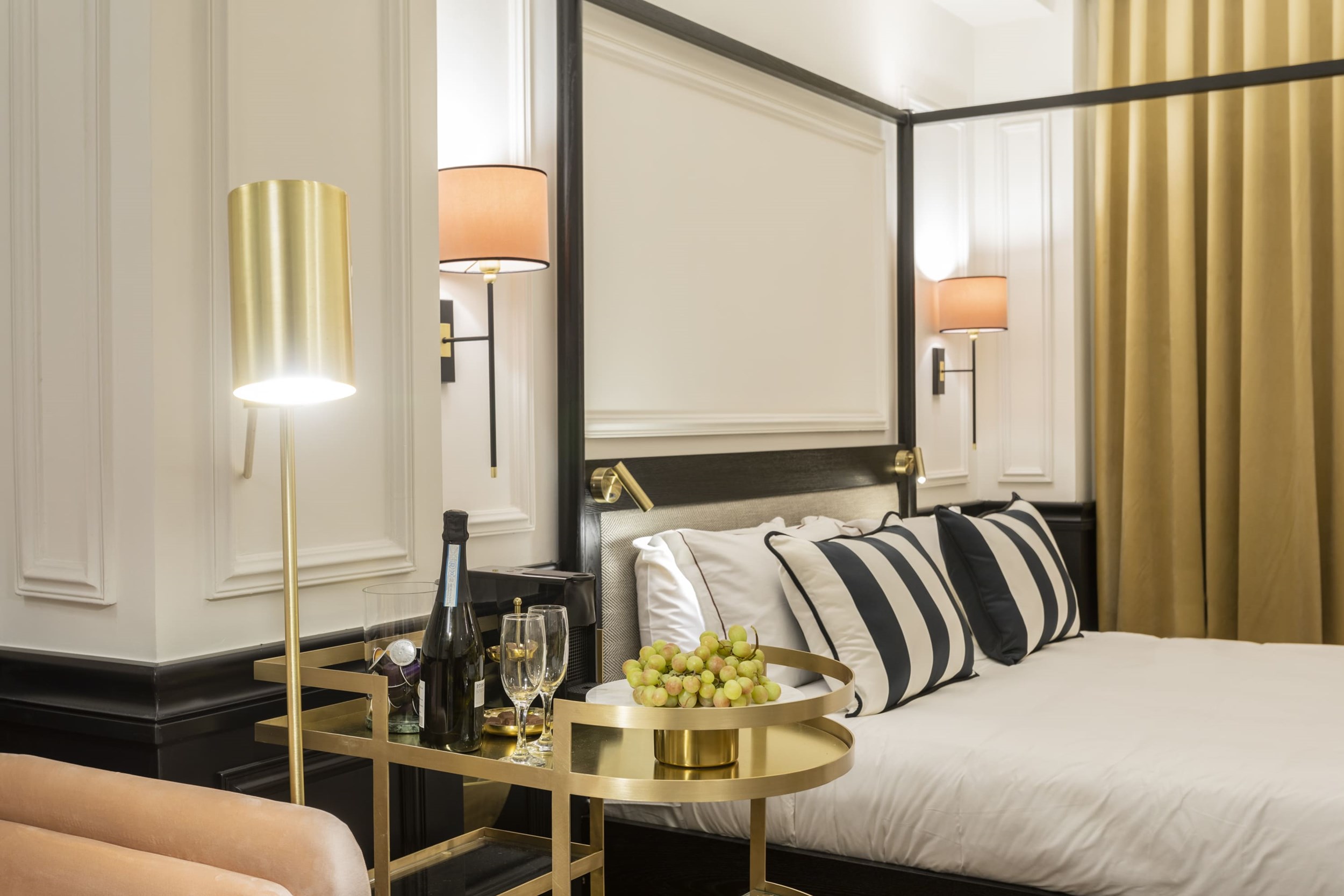 villa-brown-ermou-athens-bed